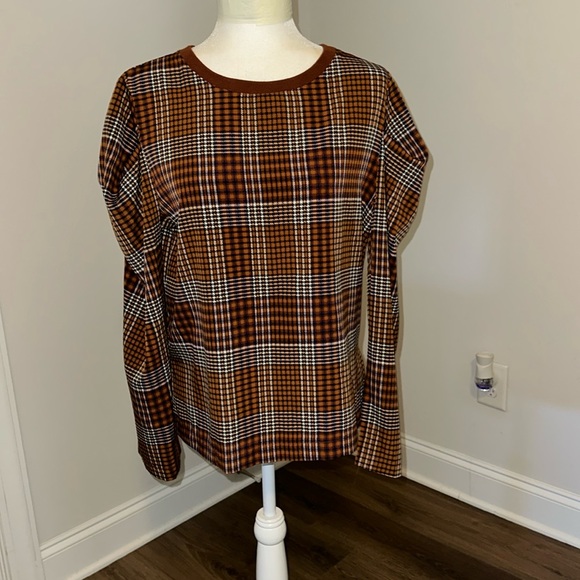 Black Friday long sleeves Blouse. Size M no tag with the size on it. NWOT. - Picture 1 of 9